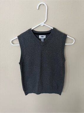 Old Navy Boys Charcoal Gray V-Neck Sweater Vest Size S 6/7 School Uniform